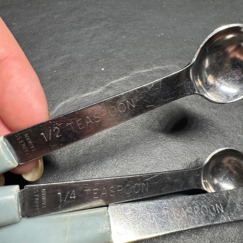 Vintage Stainless Steel Measuring Spoons Set 4pc Blue Plastic Handles Taiwan
